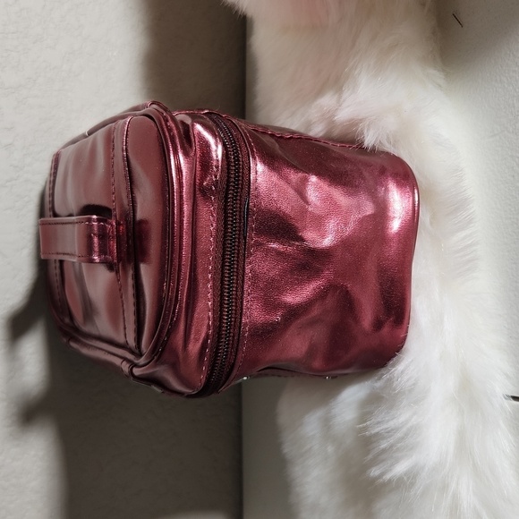 Avon Metallic redish pink makeup bag - Picture 3 of 17